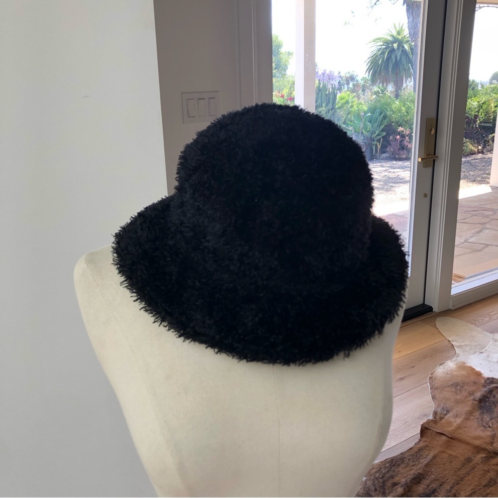 Tae Kyung black fuzzy bucket hat Y2K style excellent condition one size